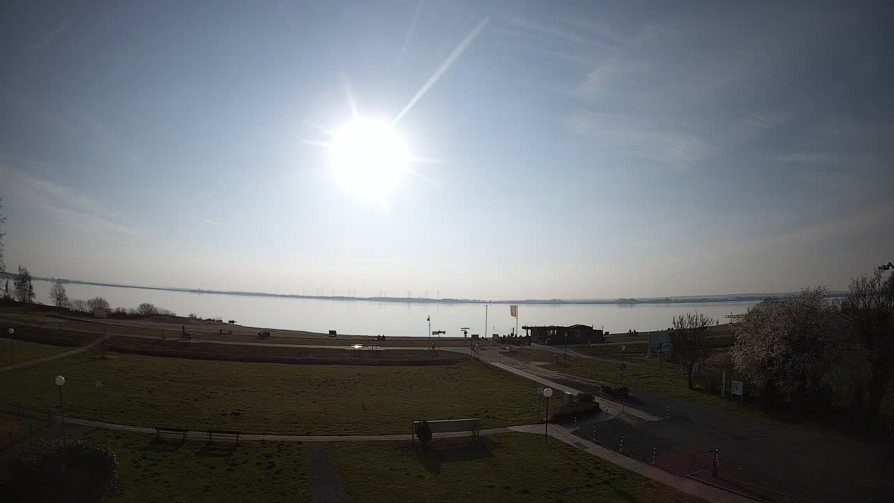 Archived image Webcam Lembruch: Lakeview from Hotel Strandlust