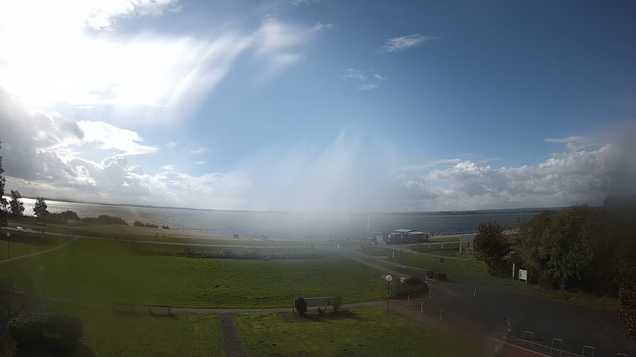 Archived image Webcam Lembruch: Lakeview from Hotel Strandlust