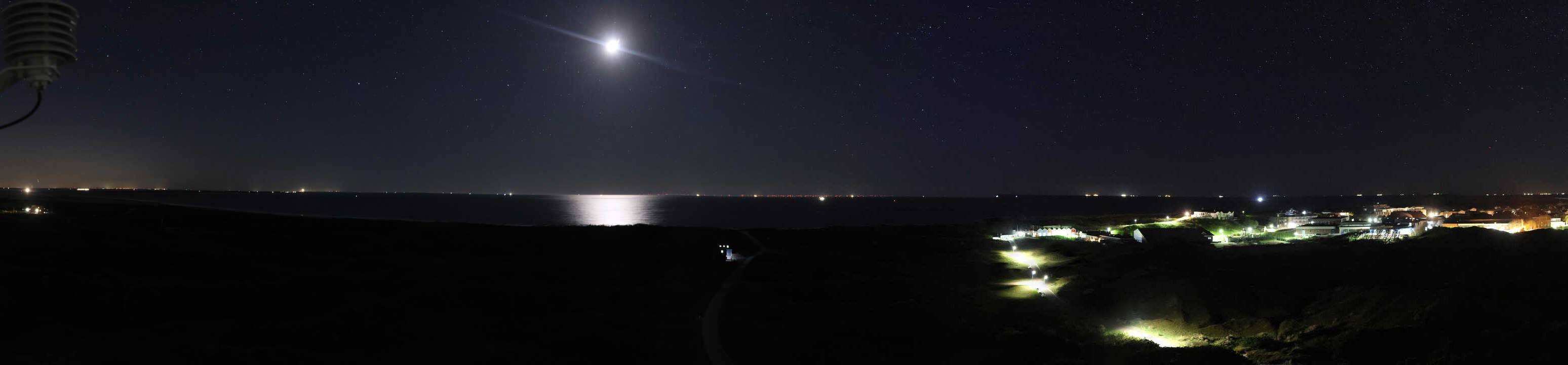 Archived image Webcam Panorama view to the beach of Langeoog