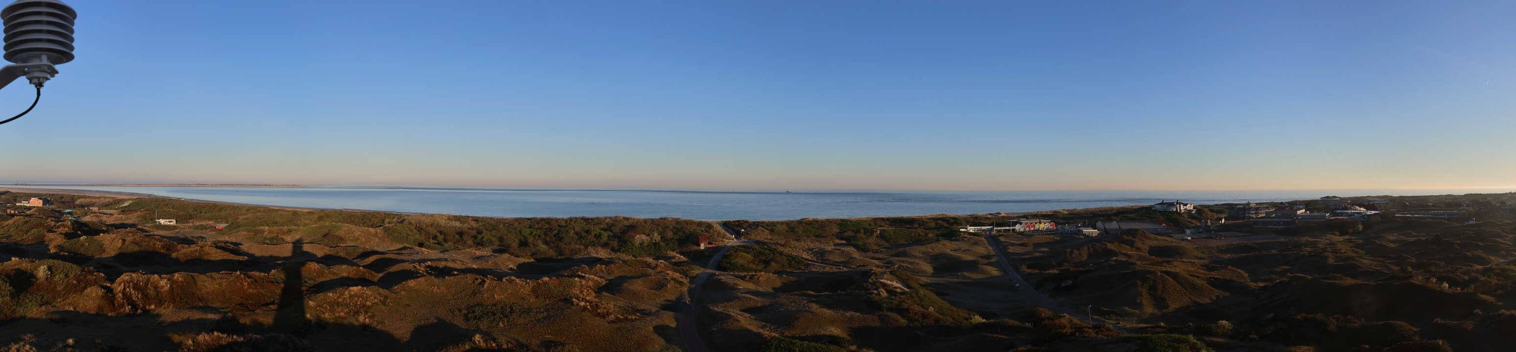 Archived image Webcam Panorama view to the beach of Langeoog