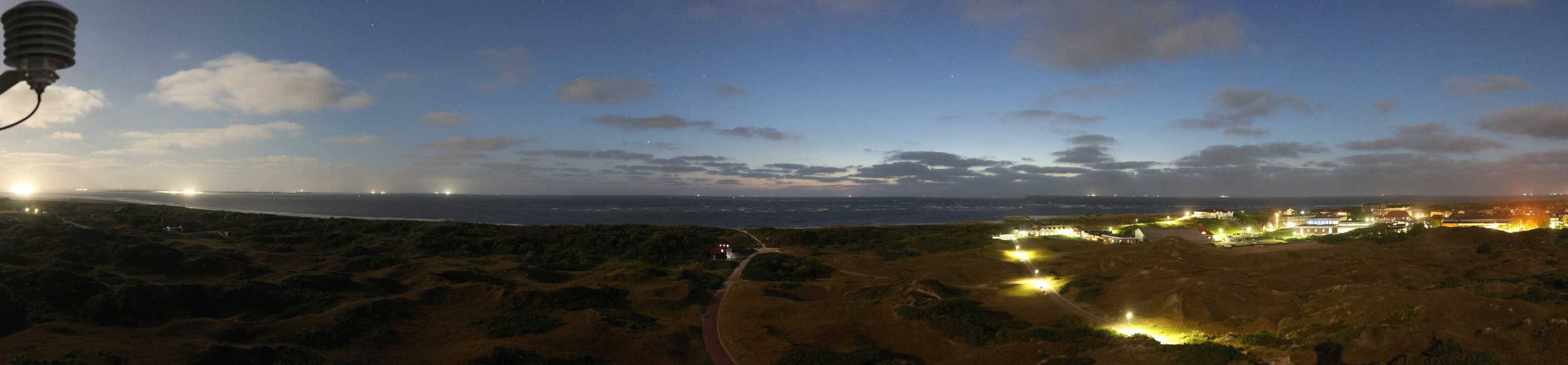 Archived image Webcam Panorama view to the beach of Langeoog