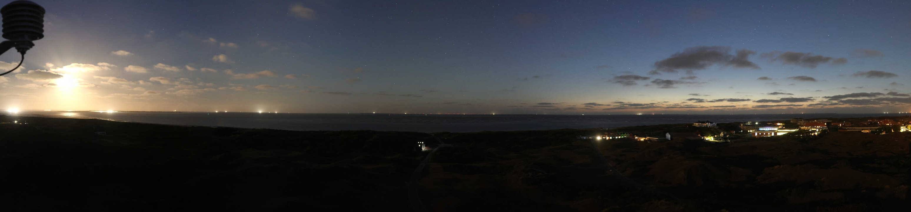 Archived image Webcam Panorama view to the beach of Langeoog