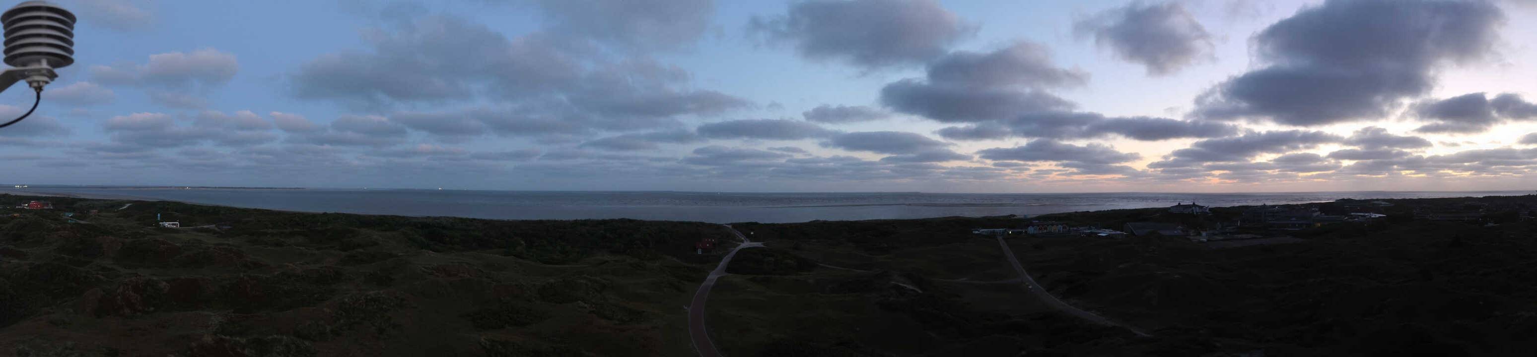 Archived image Webcam Panorama view to the beach of Langeoog