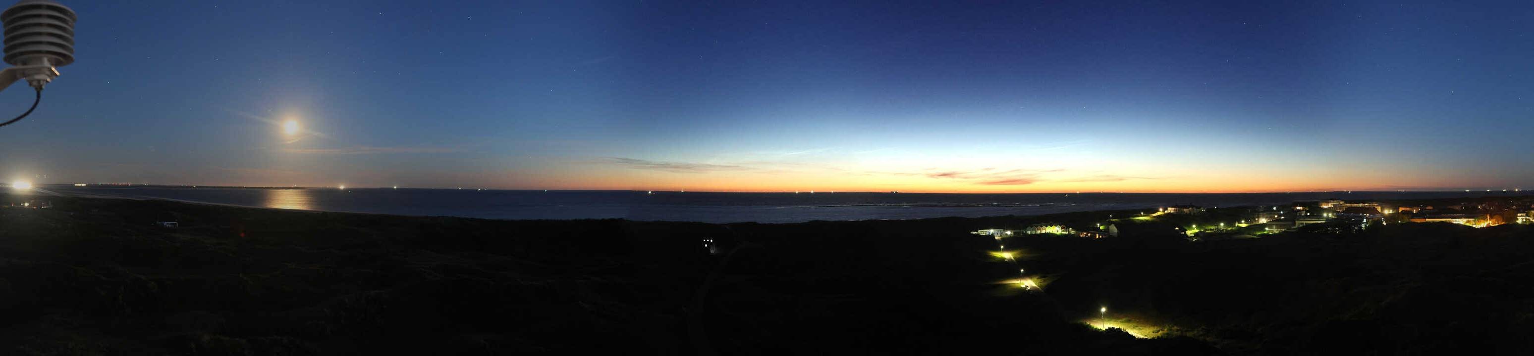 Archived image Webcam Panorama view to the beach of Langeoog