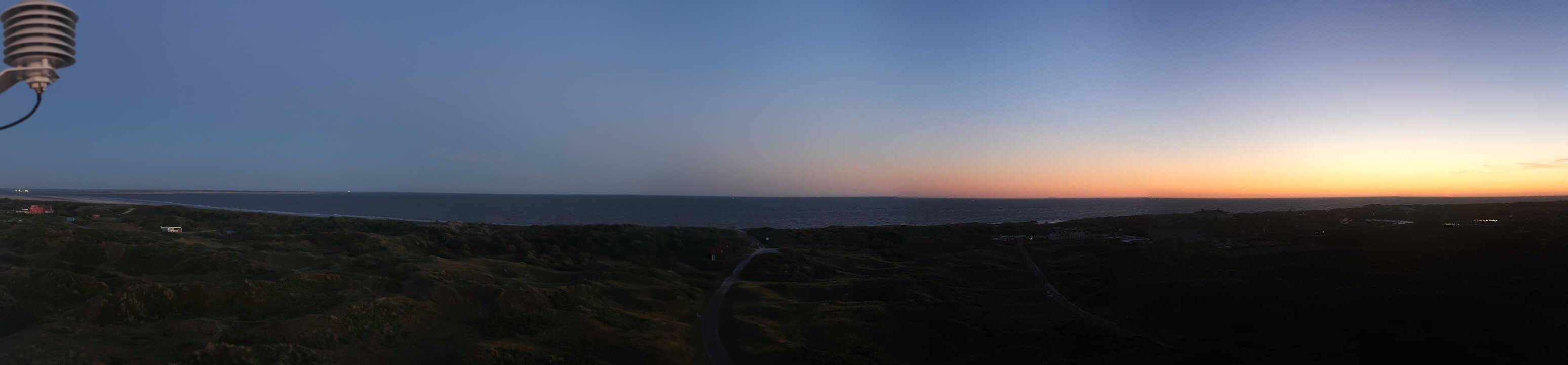 Archived image Webcam Panorama view to the beach of Langeoog