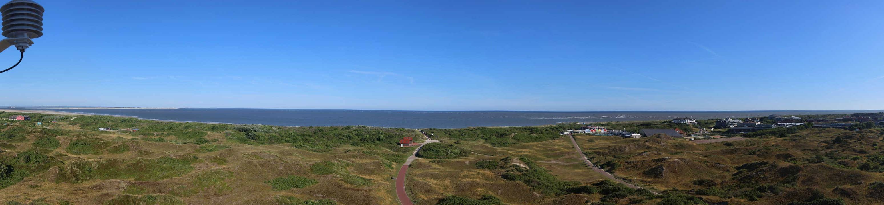 Archived image Webcam Panorama view to the beach of Langeoog