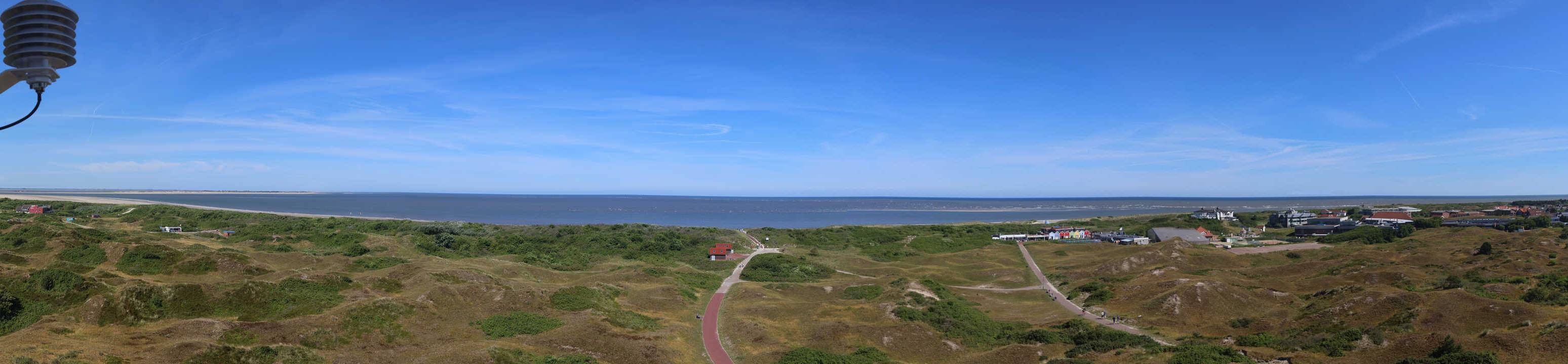 Archived image Webcam Panorama view to the beach of Langeoog