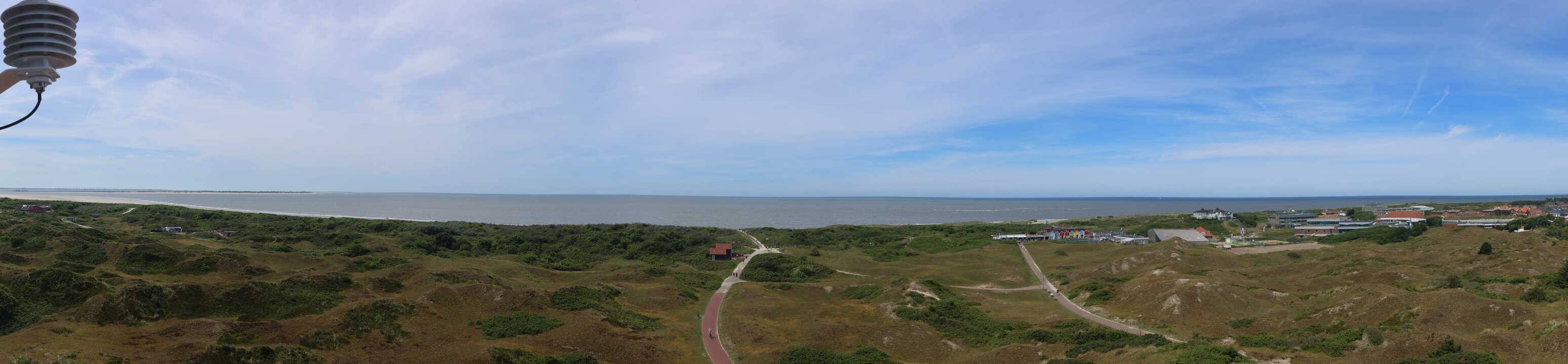 Archived image Webcam Panorama view to the beach of Langeoog