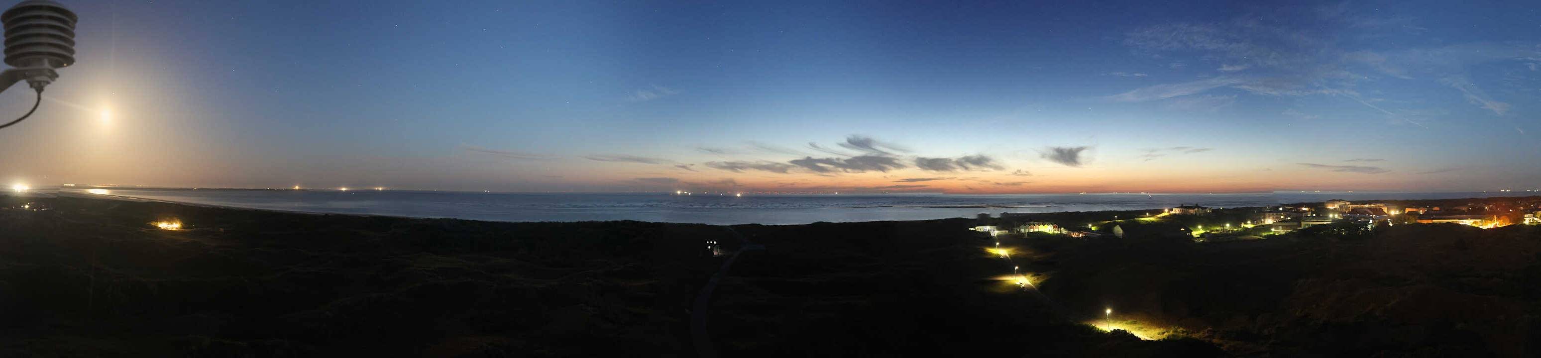 Archived image Webcam Panorama view to the beach of Langeoog