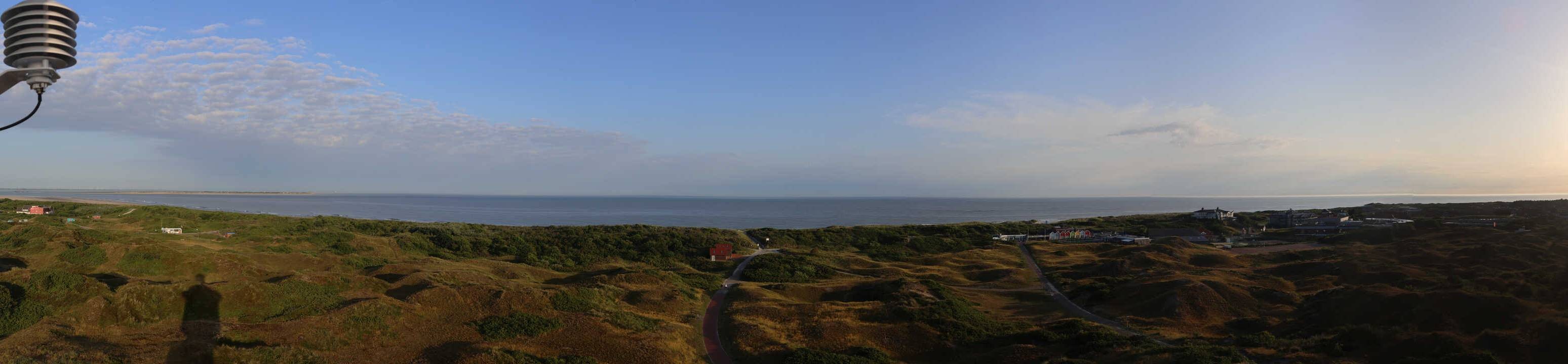 Archived image Webcam Panorama view to the beach of Langeoog