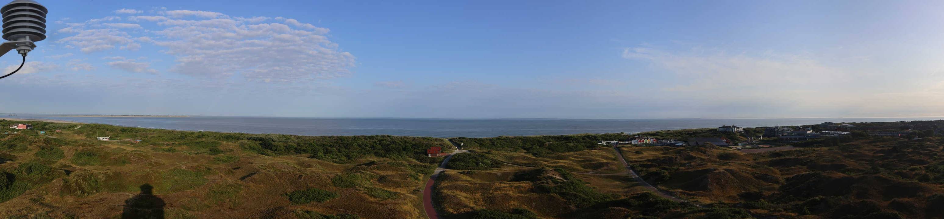 Archived image Webcam Panorama view to the beach of Langeoog