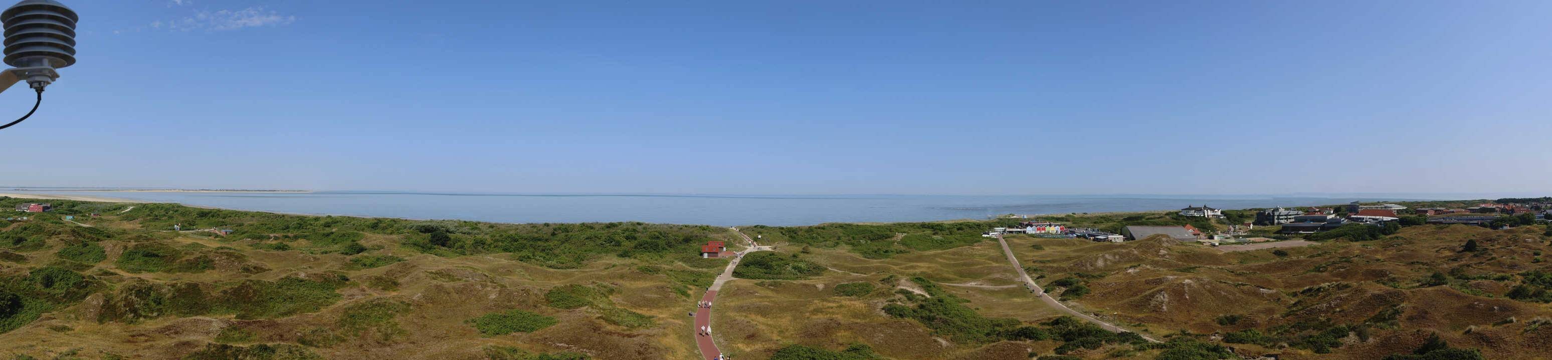 Archived image Webcam Panorama view to the beach of Langeoog