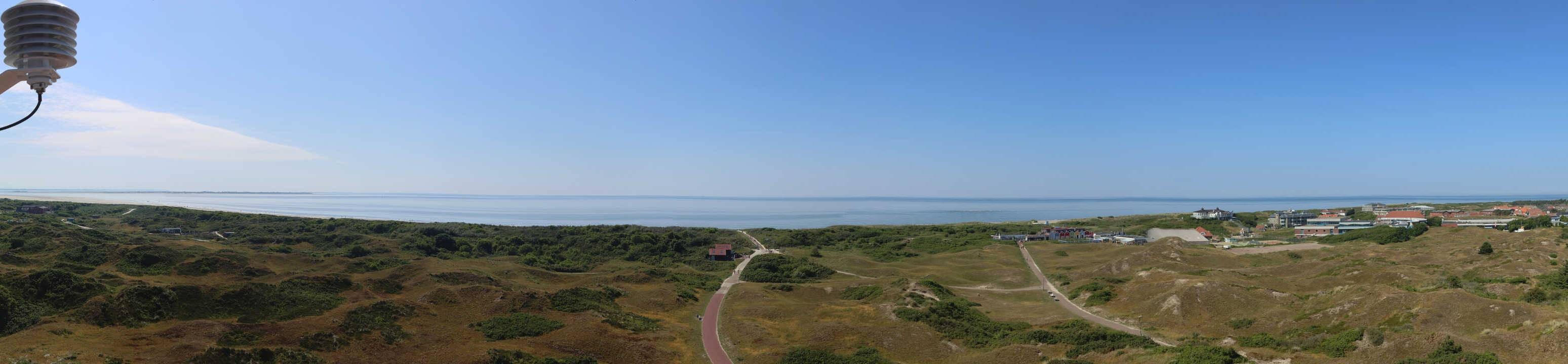 Archived image Webcam Panorama view to the beach of Langeoog
