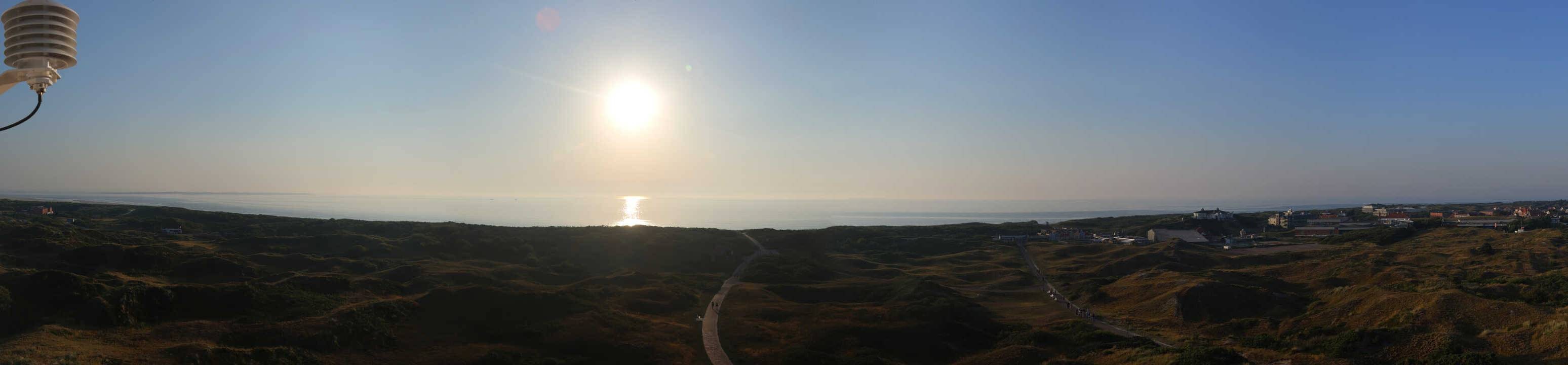 Archived image Webcam Panorama view to the beach of Langeoog