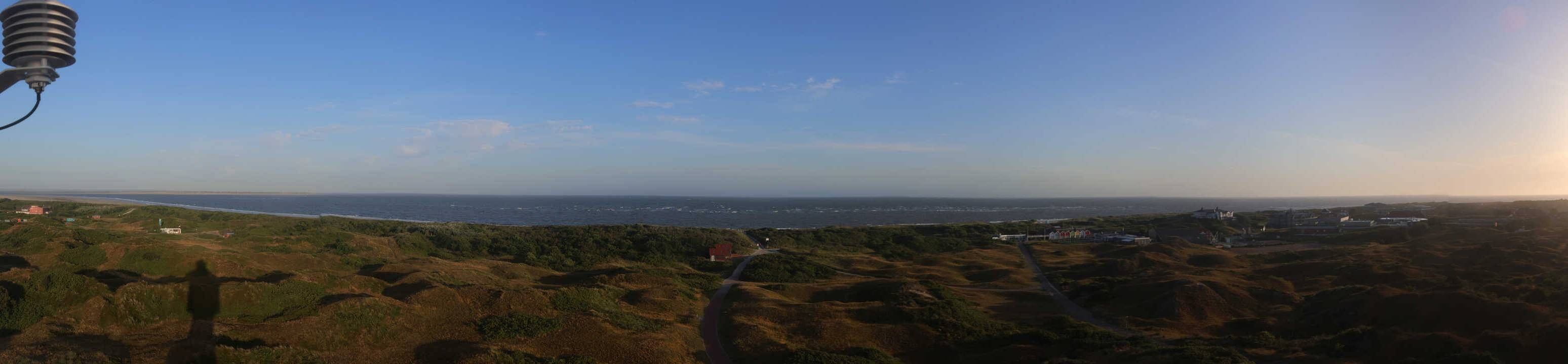 Archived image Webcam Panorama view to the beach of Langeoog