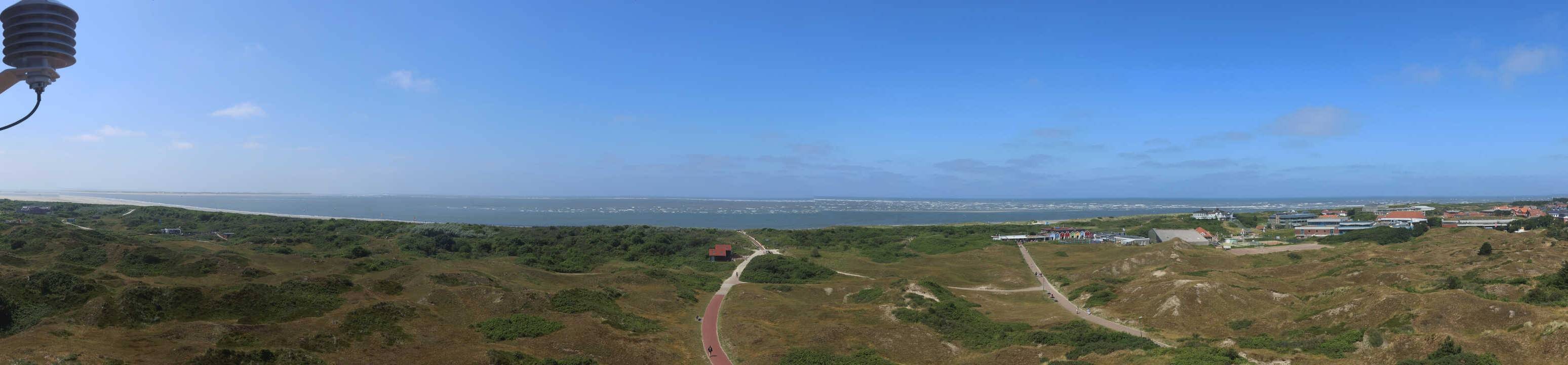Archived image Webcam Panorama view to the beach of Langeoog