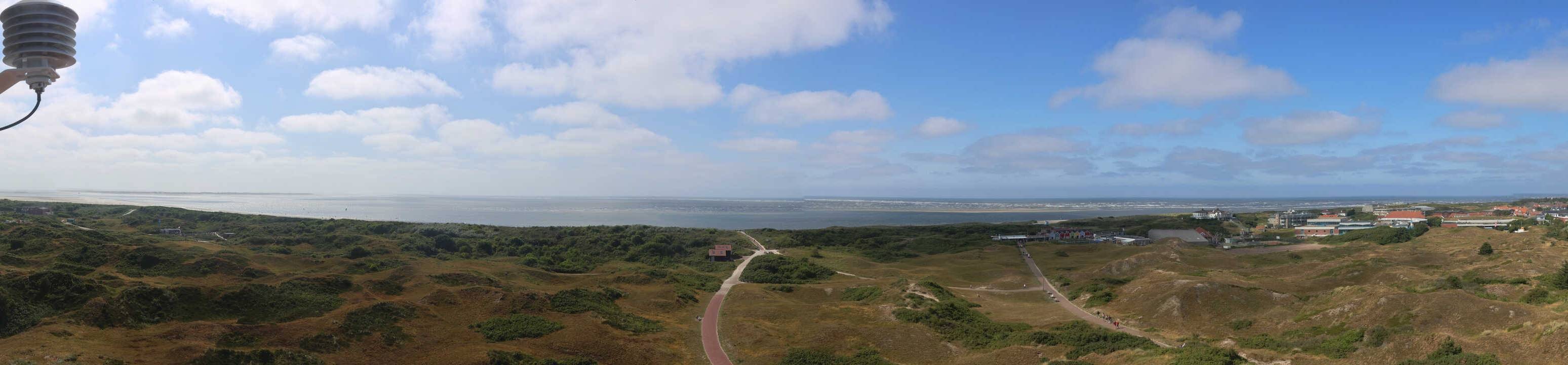 Archived image Webcam Panorama view to the beach of Langeoog