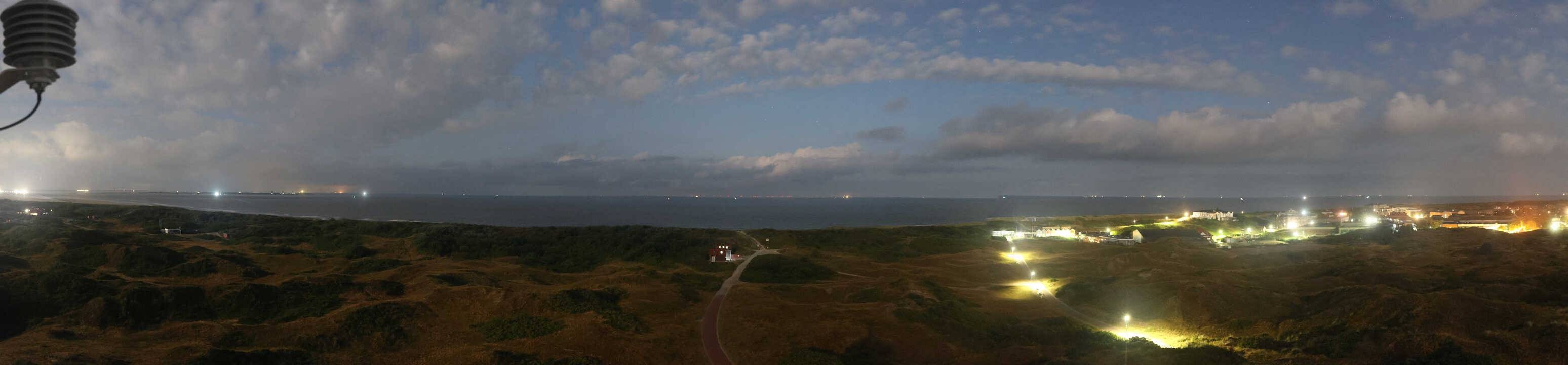 Archived image Webcam Panorama view to the beach of Langeoog