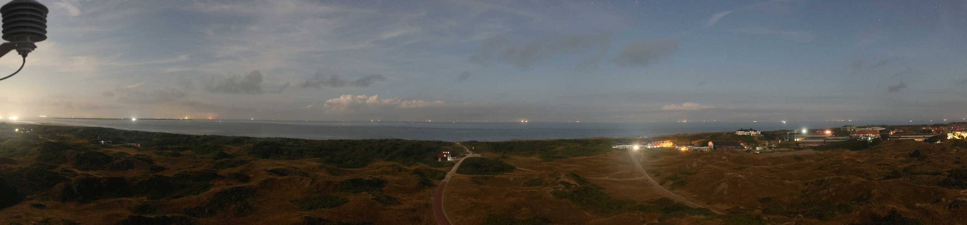 Archived image Webcam Panorama view to the beach of Langeoog