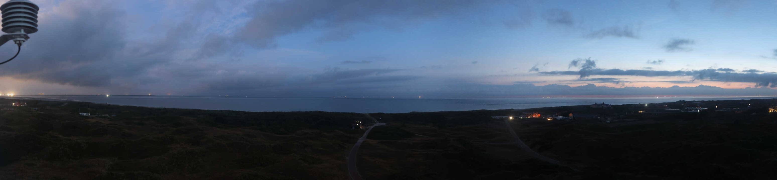 Archived image Webcam Panorama view to the beach of Langeoog