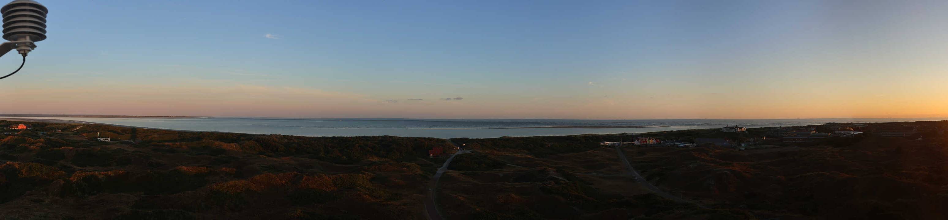 Archived image Webcam Panorama view to the beach of Langeoog
