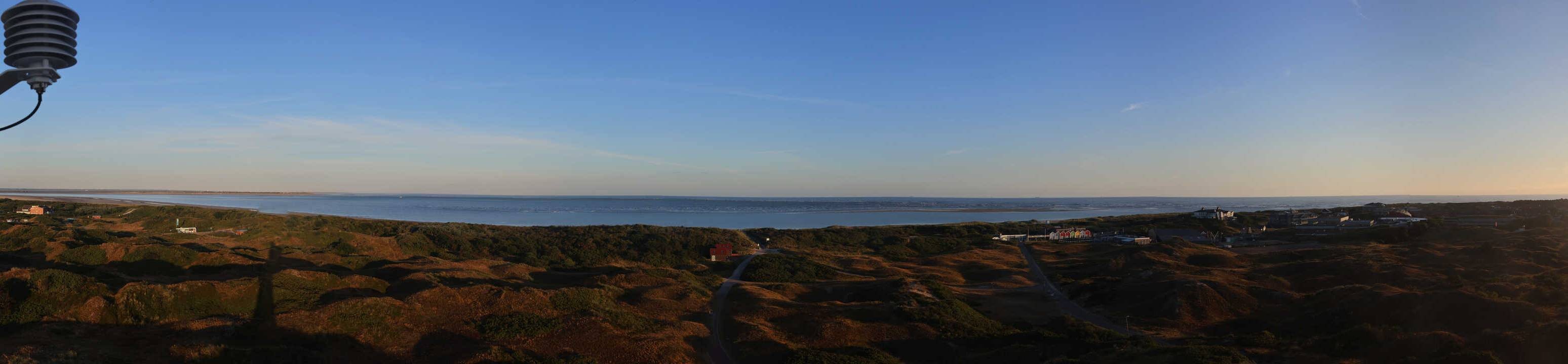 Archived image Webcam Panorama view to the beach of Langeoog
