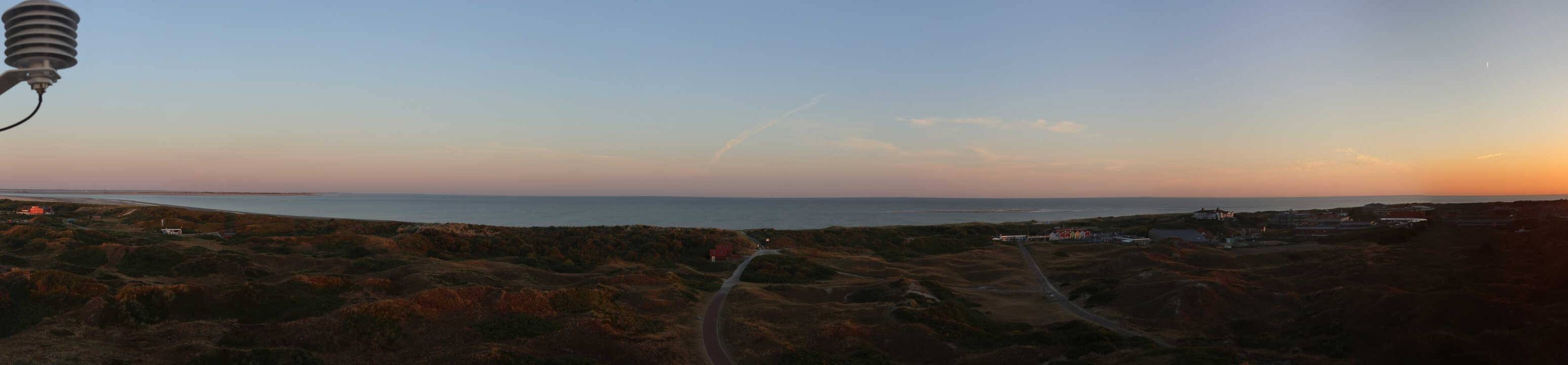 Archived image Webcam Panorama view to the beach of Langeoog