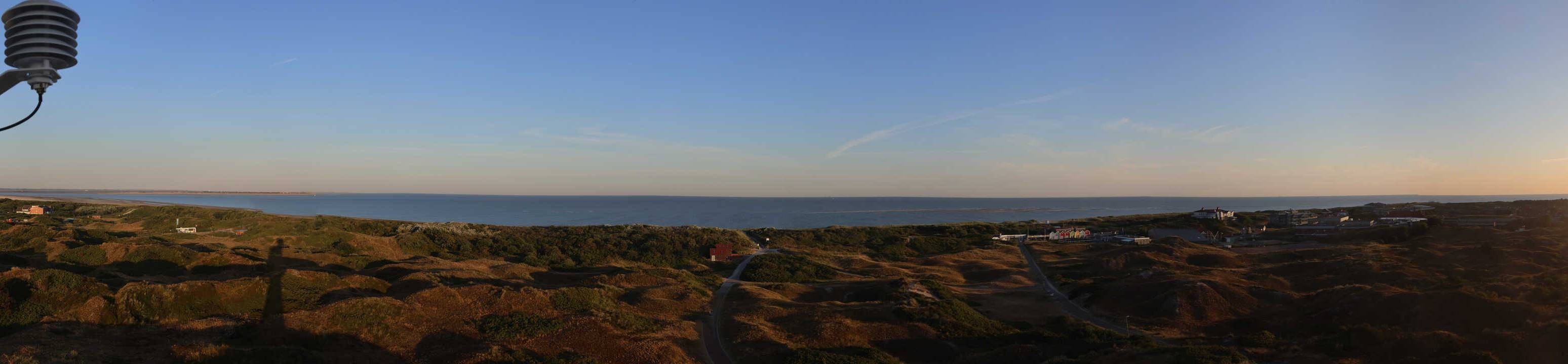 Archived image Webcam Panorama view to the beach of Langeoog