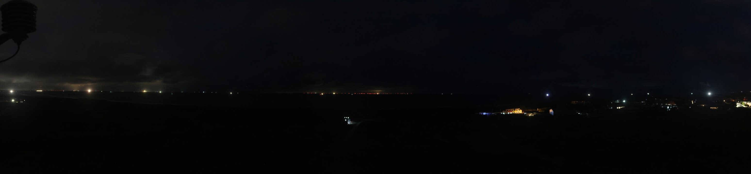 Archived image Webcam Panorama view to the beach of Langeoog