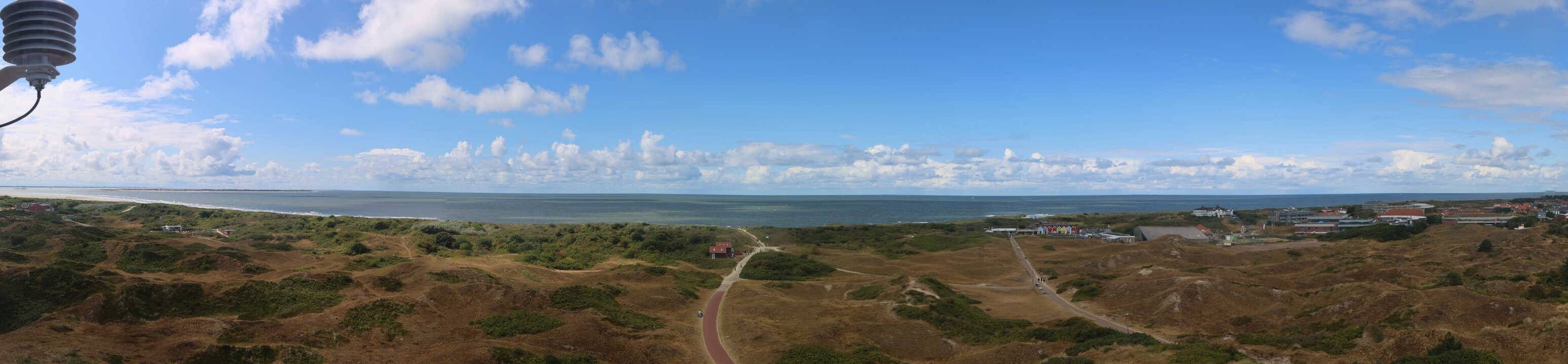Archived image Webcam Panorama view to the beach of Langeoog