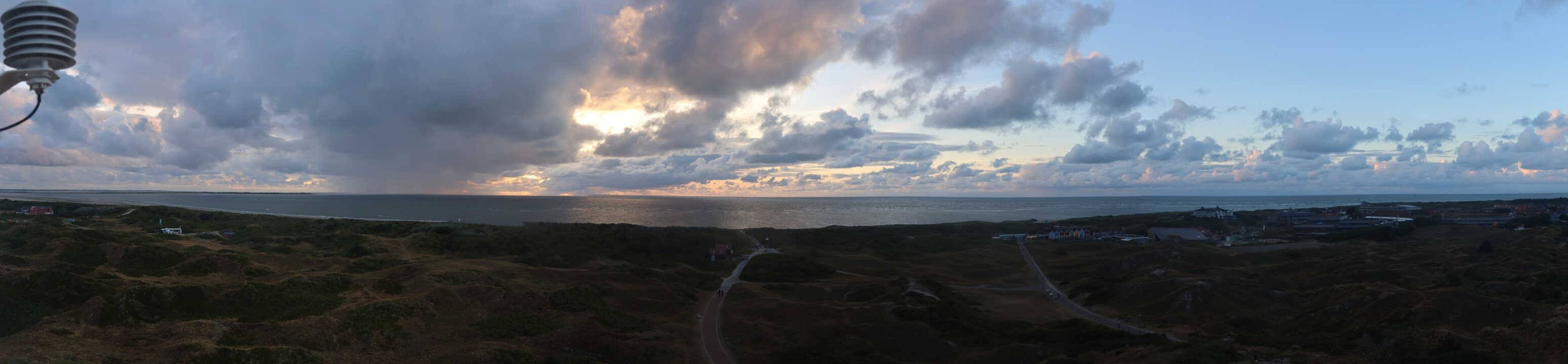 Archived image Webcam Panorama view to the beach of Langeoog