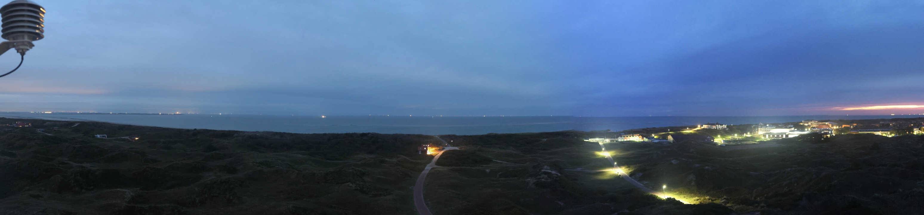 Archived image Webcam Panorama view to the beach of Langeoog