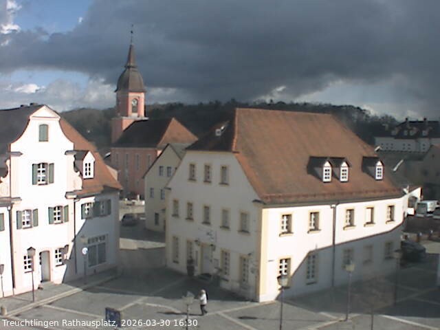 Archiv Foto Webcam Treuchtlingen Rathausplatz