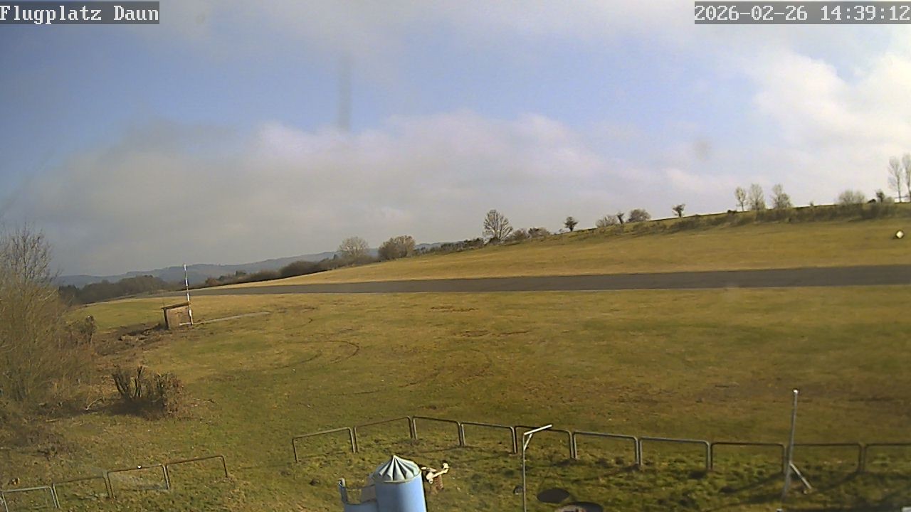 Archived image Webcam Airfield Daun Senheld