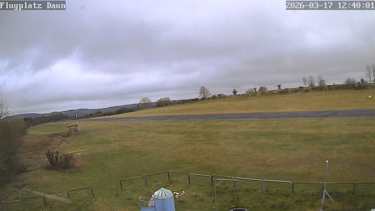 Archived image Webcam Airfield Daun Senheld