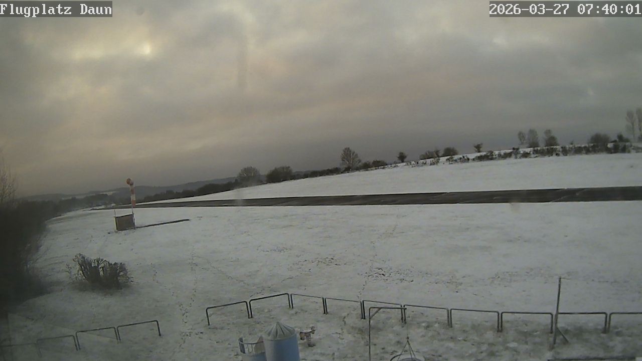 Archived image Webcam Airfield Daun Senheld
