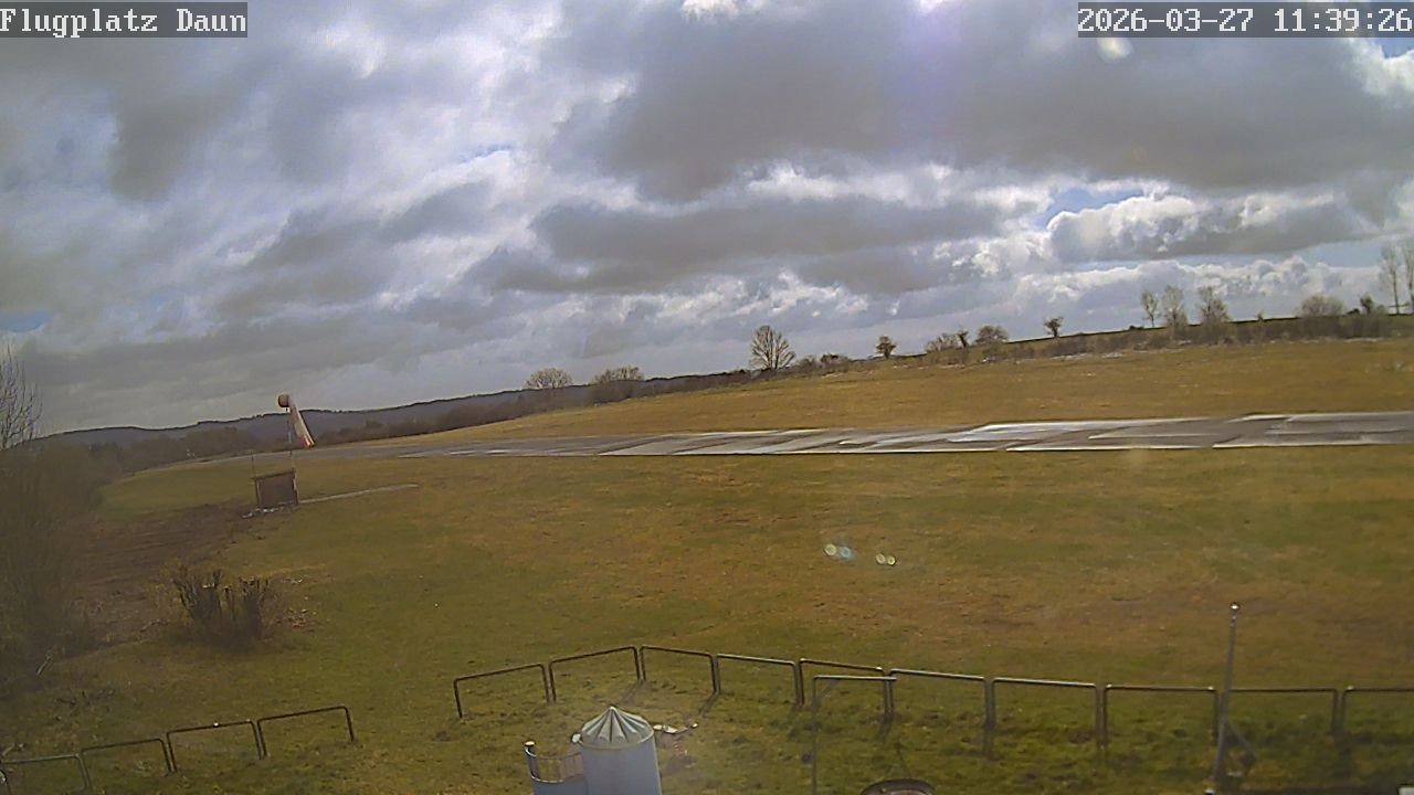 Archived image Webcam Airfield Daun Senheld