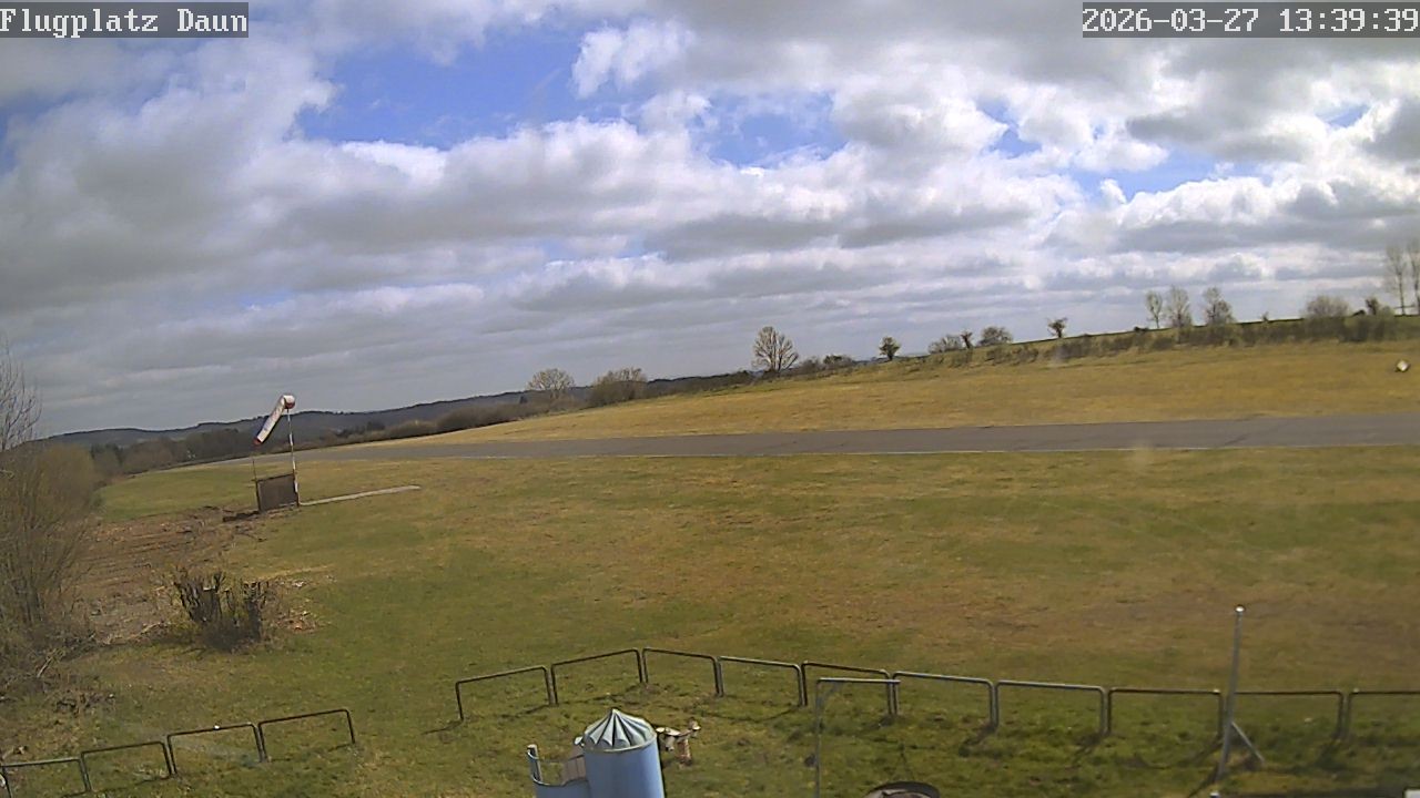 Archived image Webcam Airfield Daun Senheld