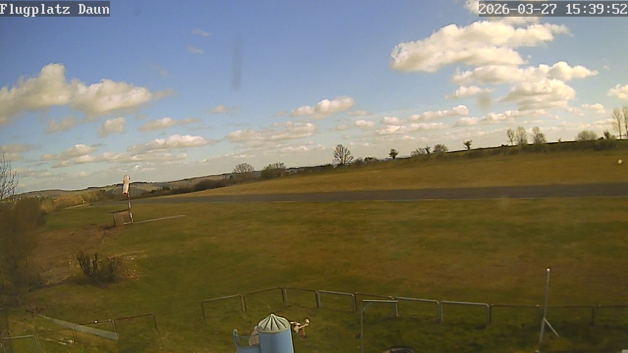 Archived image Webcam Airfield Daun Senheld