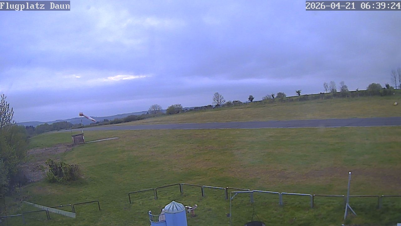 Archived image Webcam Airfield Daun Senheld