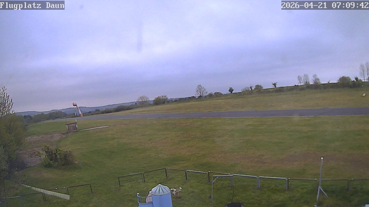 Archived image Webcam Airfield Daun Senheld