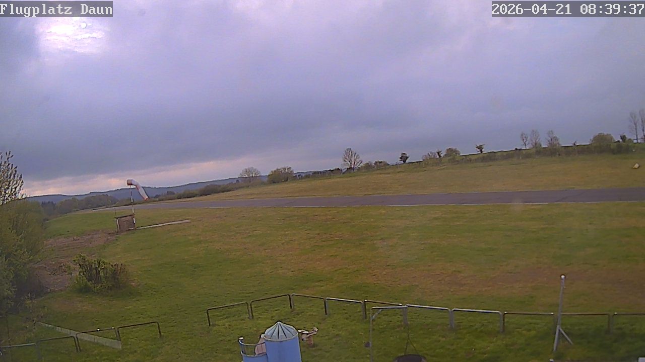 Archived image Webcam Airfield Daun Senheld
