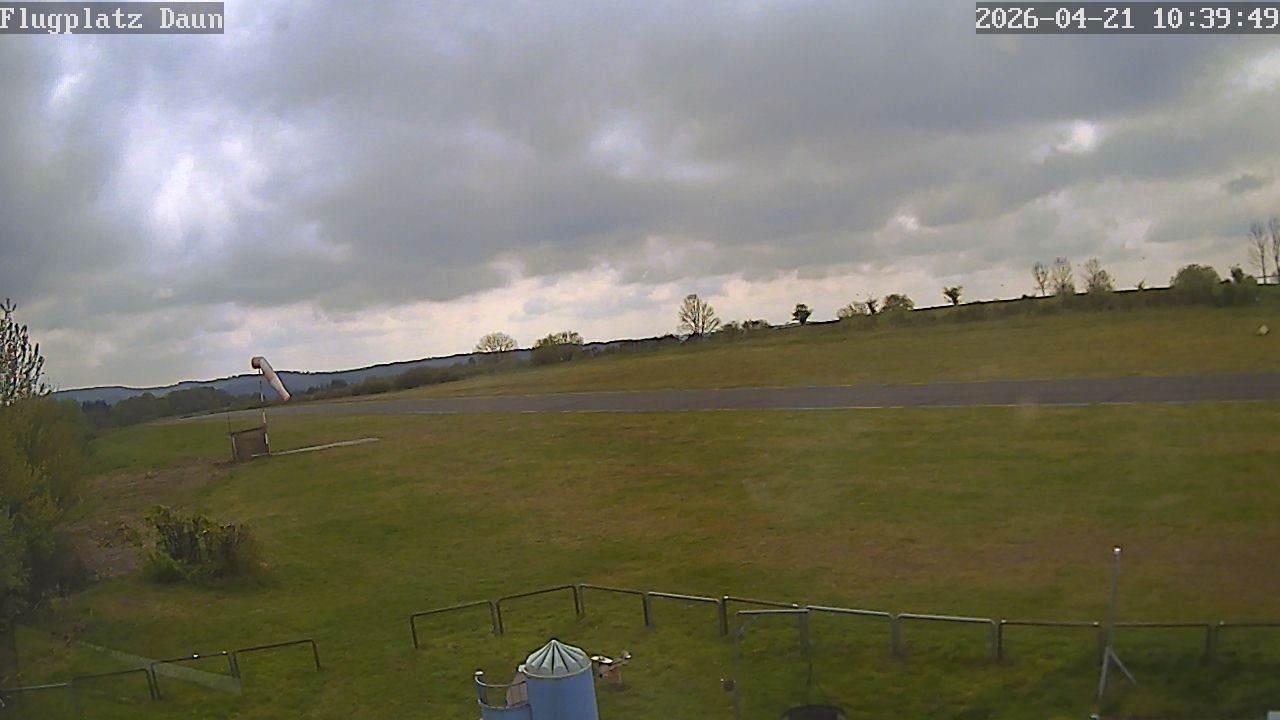 Archived image Webcam Airfield Daun Senheld