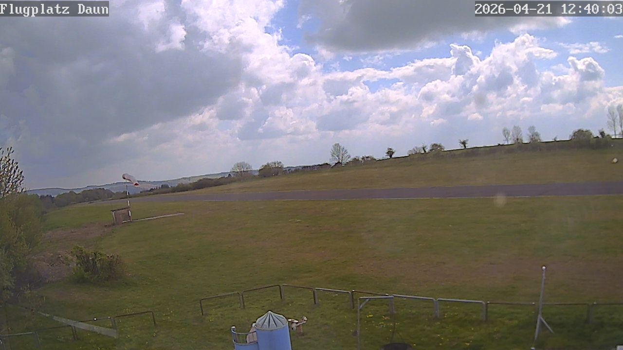 Archived image Webcam Airfield Daun Senheld