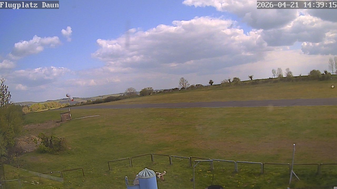 Archived image Webcam Airfield Daun Senheld