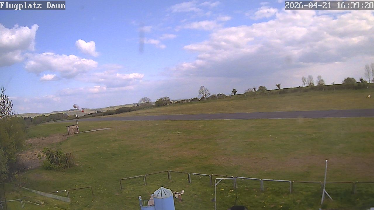Archived image Webcam Airfield Daun Senheld