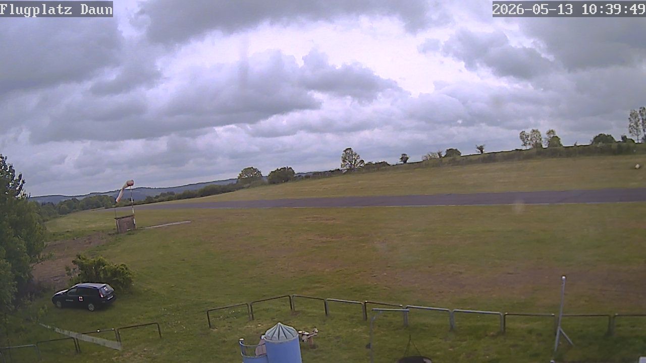 Archived image Webcam Airfield Daun Senheld