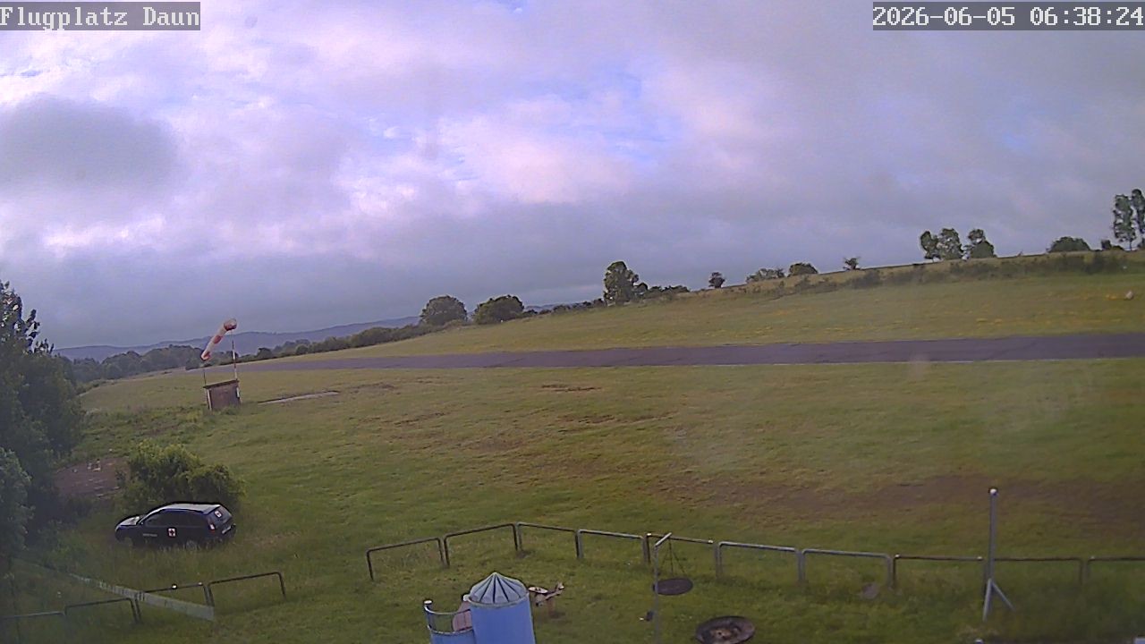 Archived image Webcam Airfield Daun Senheld