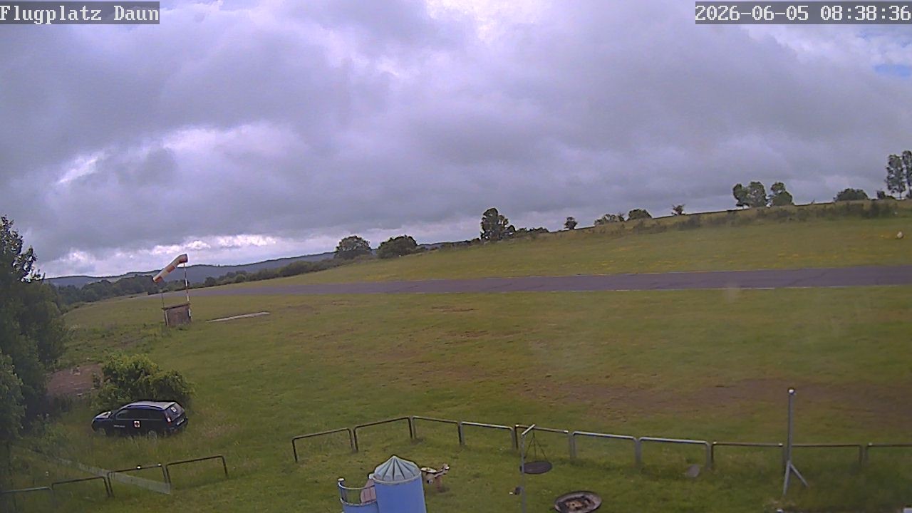 Archived image Webcam Airfield Daun Senheld