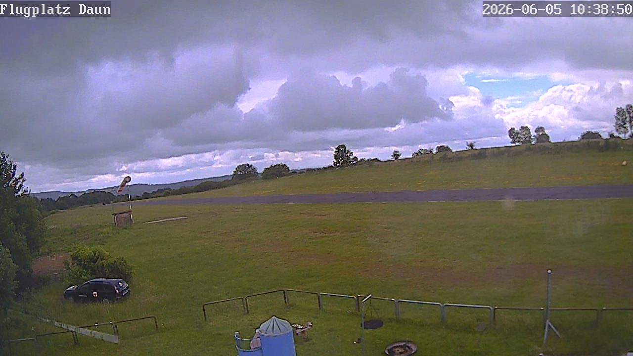 Archived image Webcam Airfield Daun Senheld